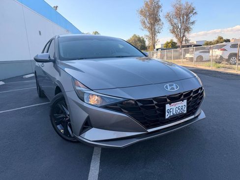 Used 2023 Hyundai Elantra Blue image 4