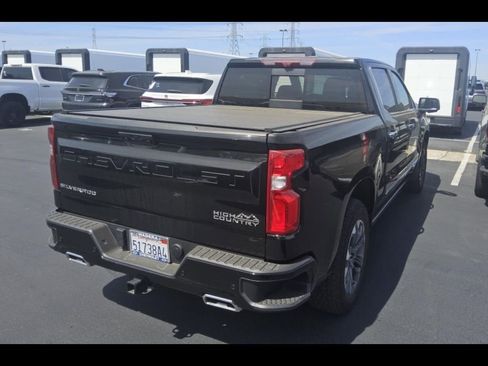 Used 2024 Chevrolet Silverado 1500 High Country w/ Technology Package AWD/4WD image 5