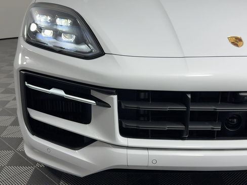 Used 2026 Porsche Cayenne S image 11
