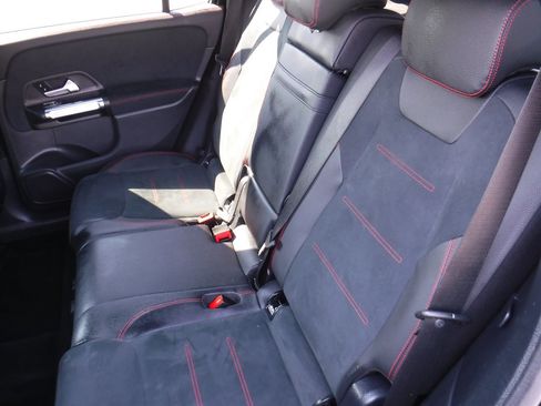 Used 2023 Mercedes-Benz GLB 250 image 12