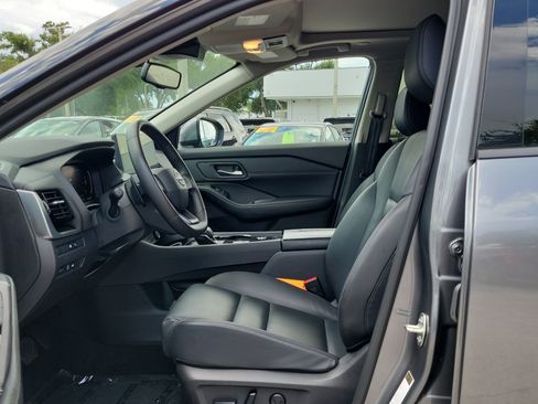 Used 2025 Nissan Rogue SL w/ Tech Package FWD image 21