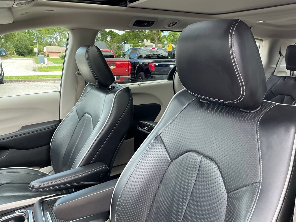 Used 2023 Chrysler Pacifica Limited FWD image 31