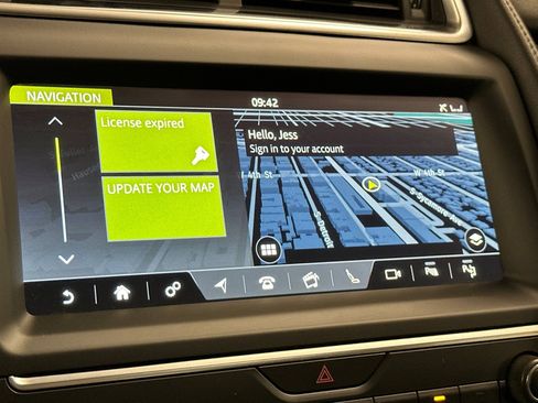 Used 2020 Jaguar E-PACE SE image 21