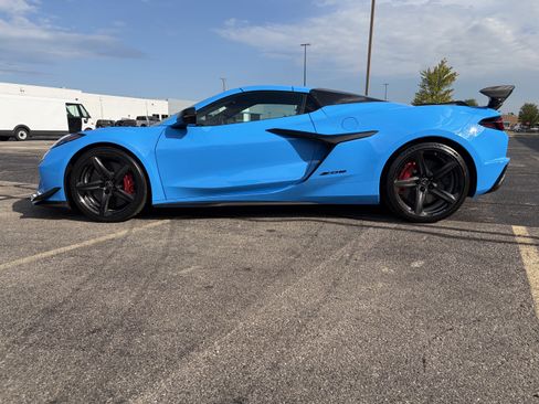 Used 2023 Chevrolet Corvette Z06 w/ Z07 Performance Package RWD image 6