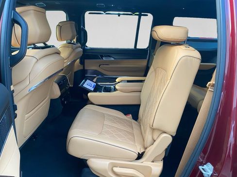 Used 2025 Jeep Grand Wagoneer Series III w/ Quick Order Packagew 28T AWD/4WD image 21