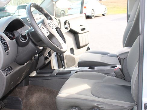 Used 2015 Nissan Xterra S w/ Value Package image 21