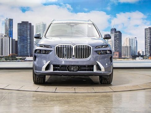 Certified 2025 BMW X7 xDrive40i w/ Premium Package image 3