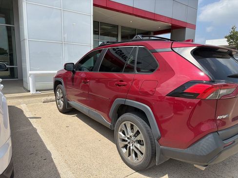 Used 2023 Toyota RAV4 XLE Premium FWD image 5