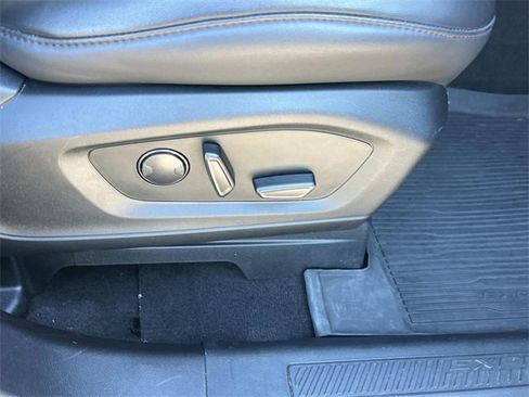 Used 2022 Ford Explorer XLT w/ Equipment Group 202A image 26