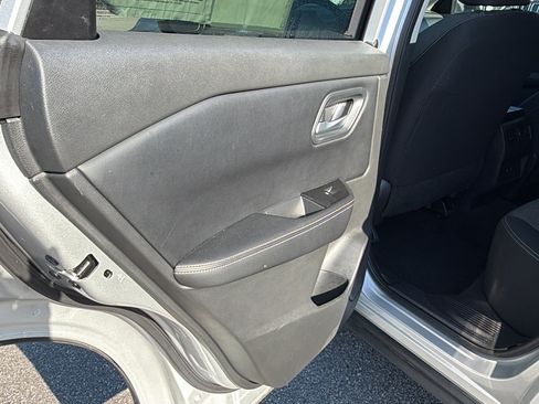 Used 2024 Nissan Rogue SV AWD/4WD image 22