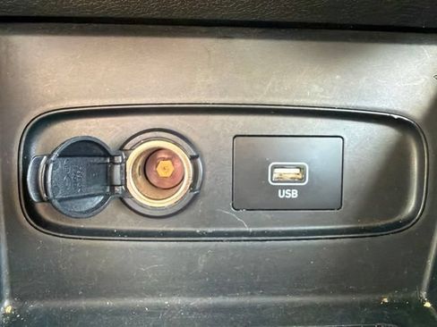 Used 2021 Hyundai Venue SE FWD image 23