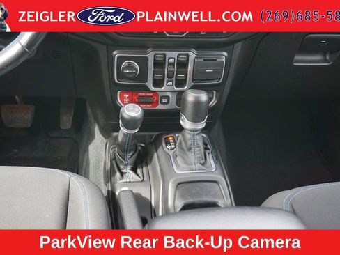 Used 2022 Jeep Wrangler Unlimited Rubicon 4xe w/ Cold Weather Group AWD/4WD image 15