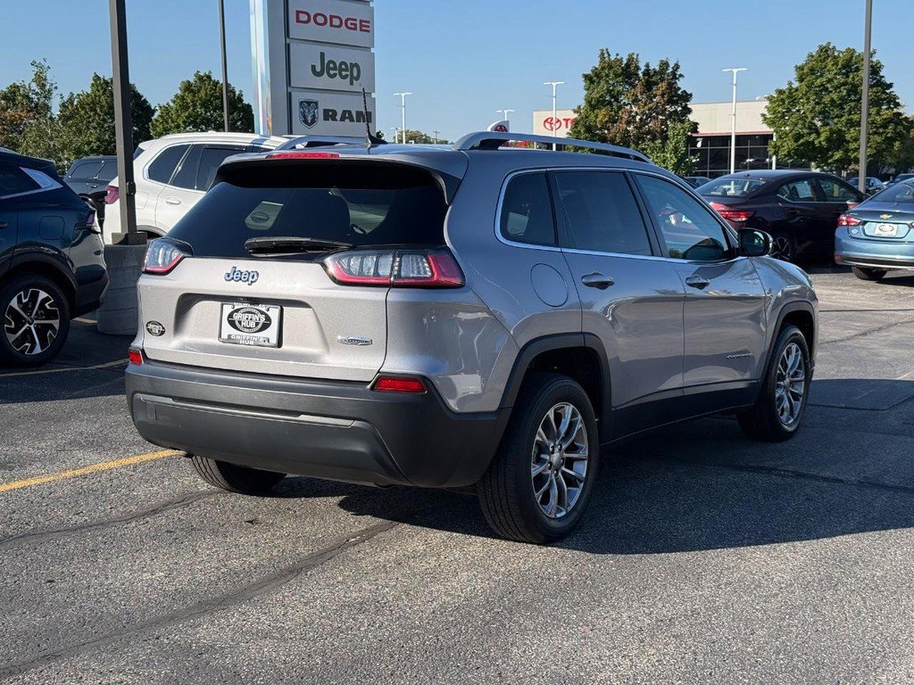 Used 2019 Jeep Cherokee Latitude Plus w/ Comfort/Convenience Group FWD image 3