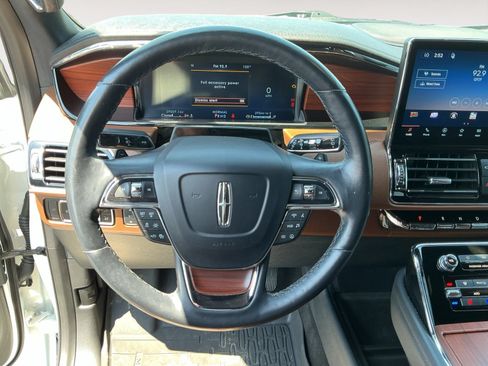 Certified 2023 Lincoln Navigator Reserve AWD/4WD image 12