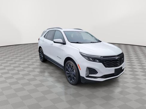 Used 2024 Chevrolet Equinox RS image 2
