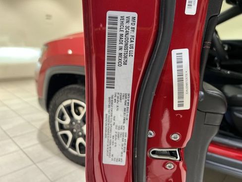 Used 2025 Jeep Compass Trailhawk AWD/4WD image 28