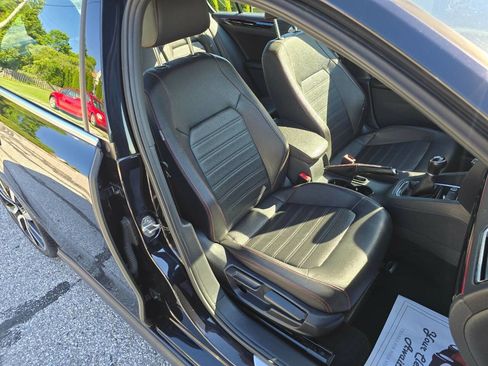 Used 2017 Volkswagen Jetta GLI FWD image 12