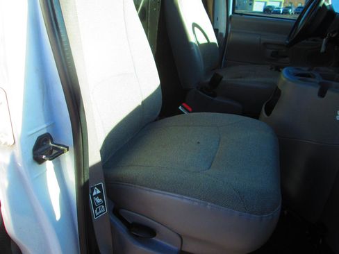 Used 2000 Ford E-150 and Econoline 150 RWD image 10