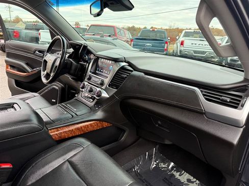 Used 2019 Chevrolet Suburban Premier image 14