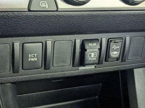 Used 2019 Toyota Tacoma SR5 RWD image 25