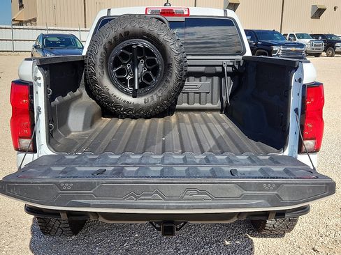 Used 2024 Chevrolet Colorado ZR2 w/ ZR2 Bison Edition image 9