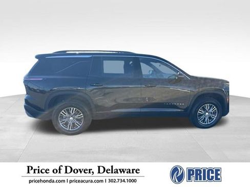 Used 2025 Chevrolet Traverse LT AWD/4WD image 1