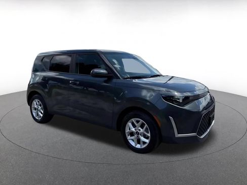 Used 2025 Kia Soul LX w/ LX Technology Package FWD image 2