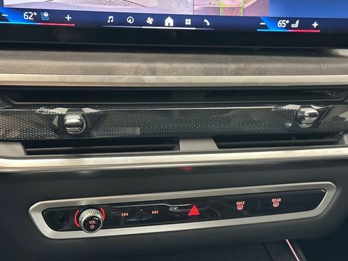 New 2026 BMW X7 xDrive40i w/ Premium Package image 19