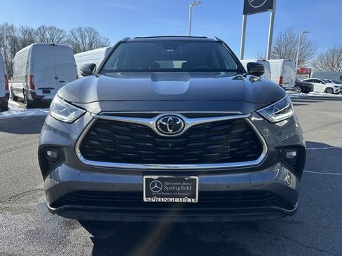 Used 2021 Toyota Highlander Limited image 2