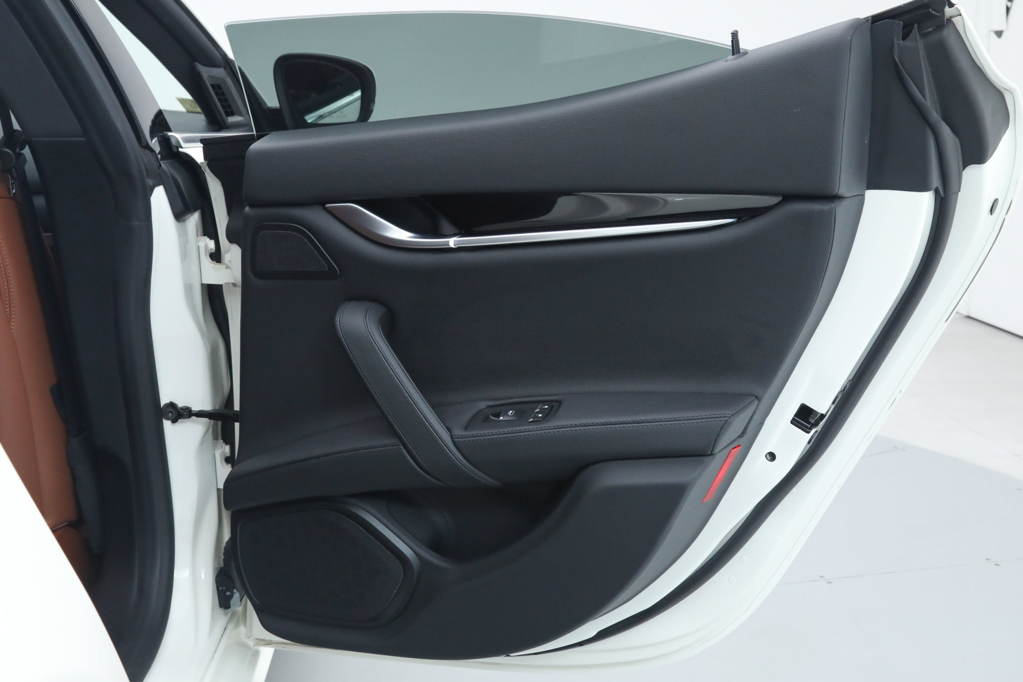Certified 2023 Maserati Ghibli Modena RWD image 13