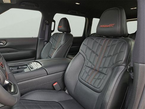 Used 2025 Nissan Armada PRO-4X image 13