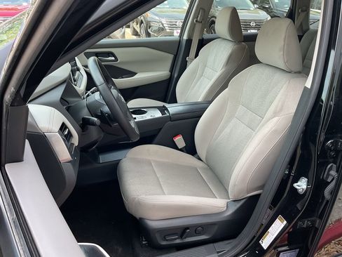 Used 2025 Nissan Rogue SV image 14