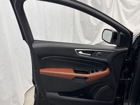Used 2018 Ford Edge Titanium w/ Equipment Group 302A AWD/4WD image 11