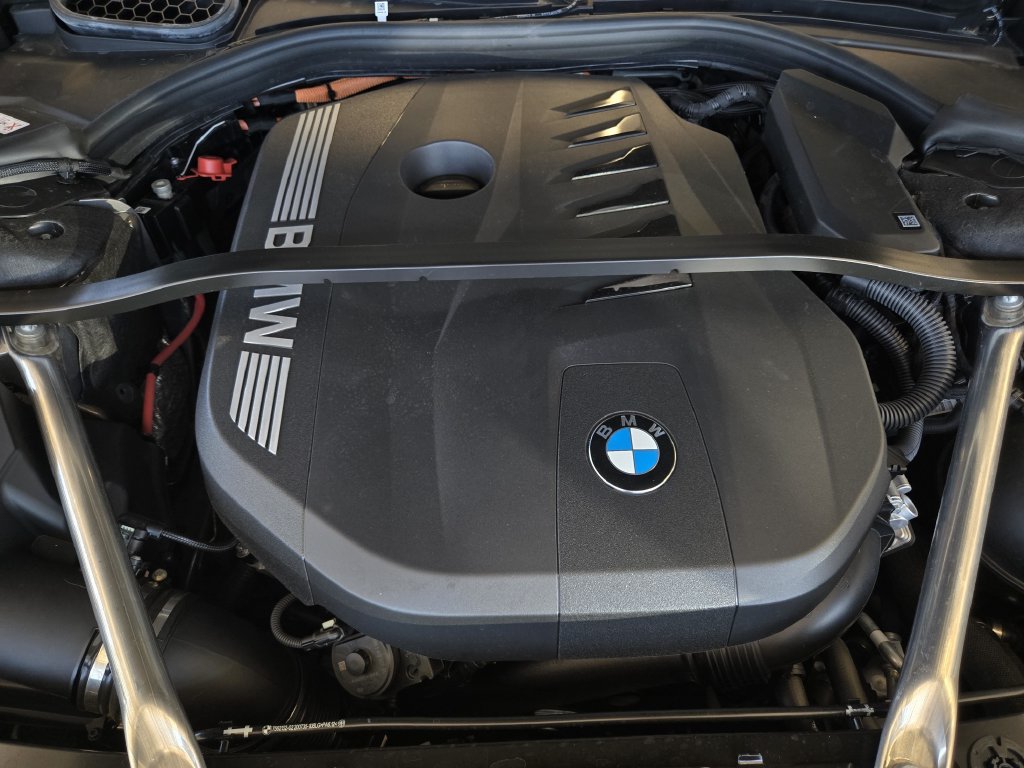 Certified 2024 BMW 750e xDrive w/ Executive Package AWD/4WD image 31