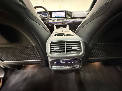 Used 2025 Mercedes-Benz GLS 63 AMG 4MATIC image 38