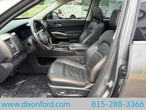 Used 2023 Nissan Pathfinder Platinum AWD/4WD image 11