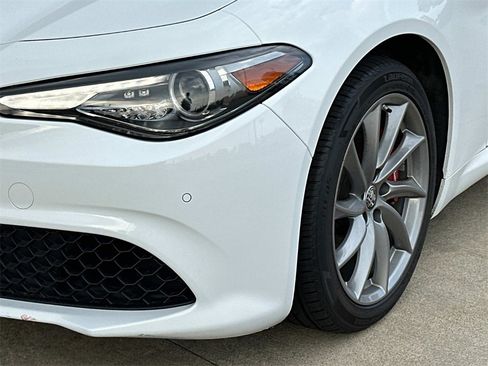 Used 2022 Alfa Romeo Giulia Ti image 8
