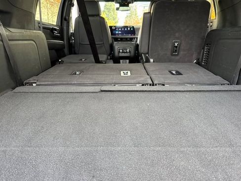 Used 2025 Chevrolet Suburban Premier image 16