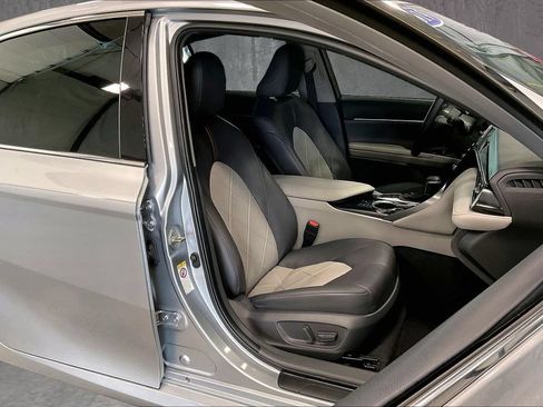 Used 2019 Toyota Camry XLE FWD image 29