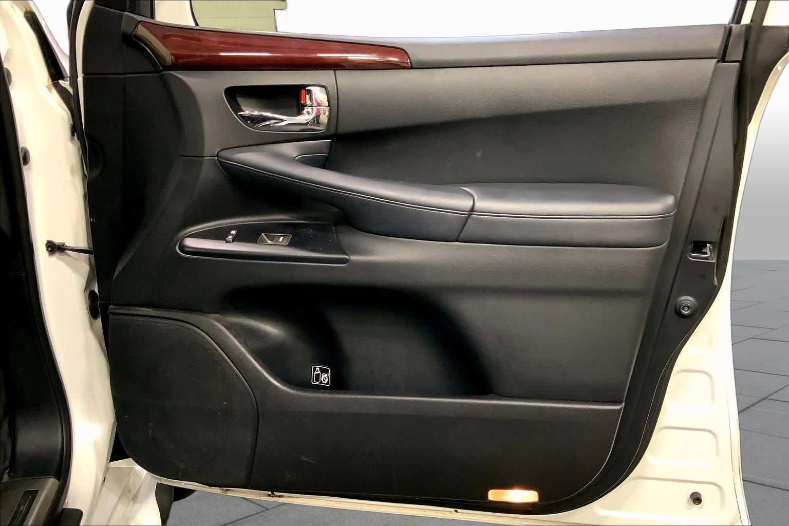 Used 2013 Lexus LX 570 4WD image 23