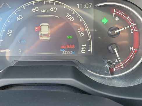 Used 2025 Toyota RAV4 XLE AWD/4WD image 25