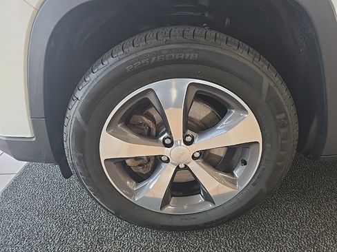 Used 2019 Jeep Cherokee Limited AWD/4WD image 42