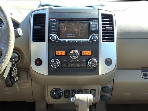 Used 2015 Nissan Frontier SV w/ SV Value Truck Package AWD/4WD image 15