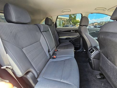 Used 2017 Kia Sorento L FWD image 12