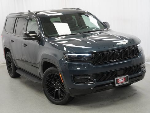 Certified 2024 Jeep Wagoneer Series II w/ Convenience Group I image 9