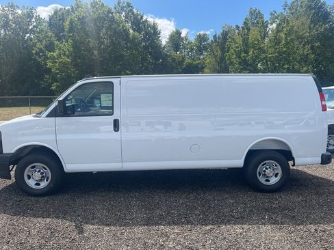 New 2025 Chevrolet Express 3500 Work Van w/ Driver Convenience Package image 2