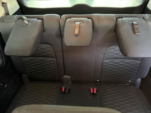 Used 2022 Nissan Pathfinder SV AWD/4WD image 17