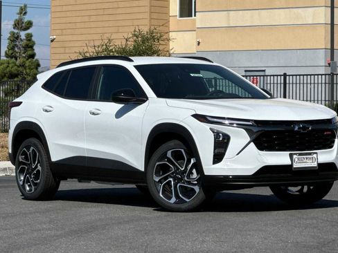 New 2025 Chevrolet Trax RS image 2