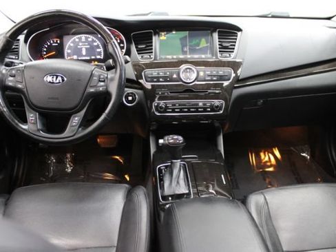 Used 2014 Kia Cadenza Premium w/ Luxury Package FWD image 2