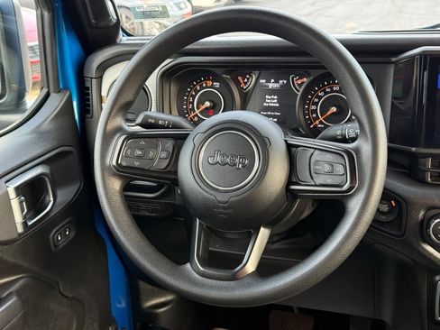Used 2025 Jeep Gladiator Sport AWD/4WD image 13